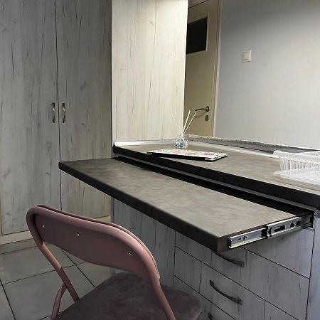 Budget Private Room In The Center เอเธนส์ ภายนอก รูปภาพ