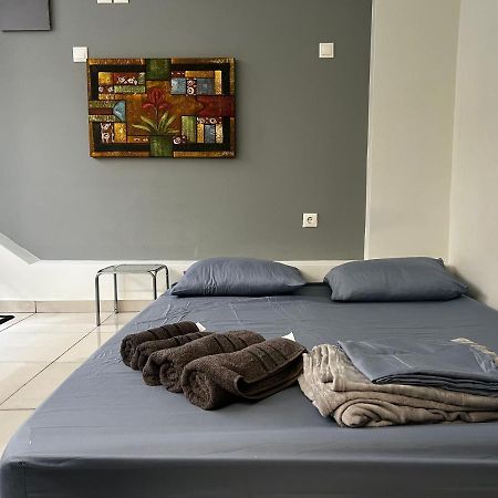 Budget Private Room In The Center เอเธนส์ ภายนอก รูปภาพ