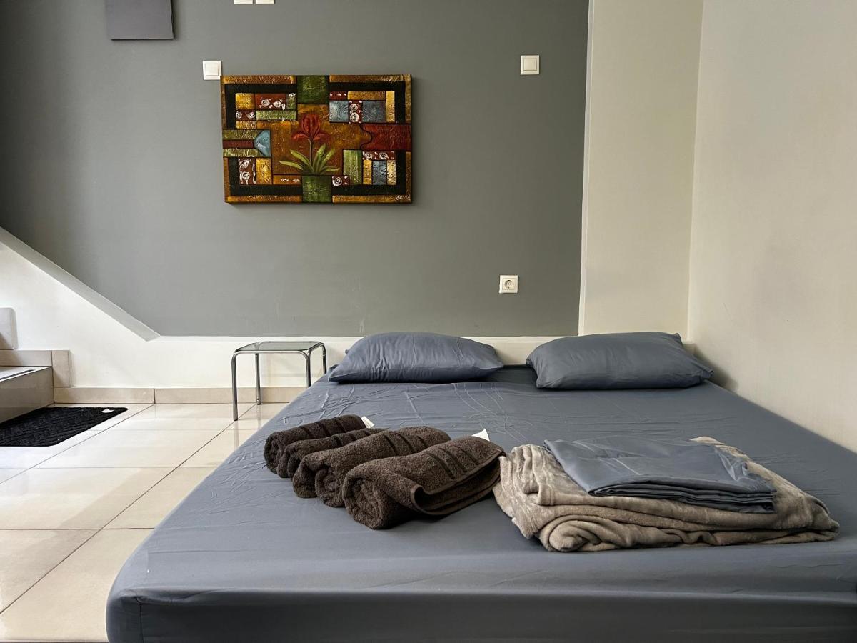 Budget Private Room In The Center เอเธนส์ ภายนอก รูปภาพ