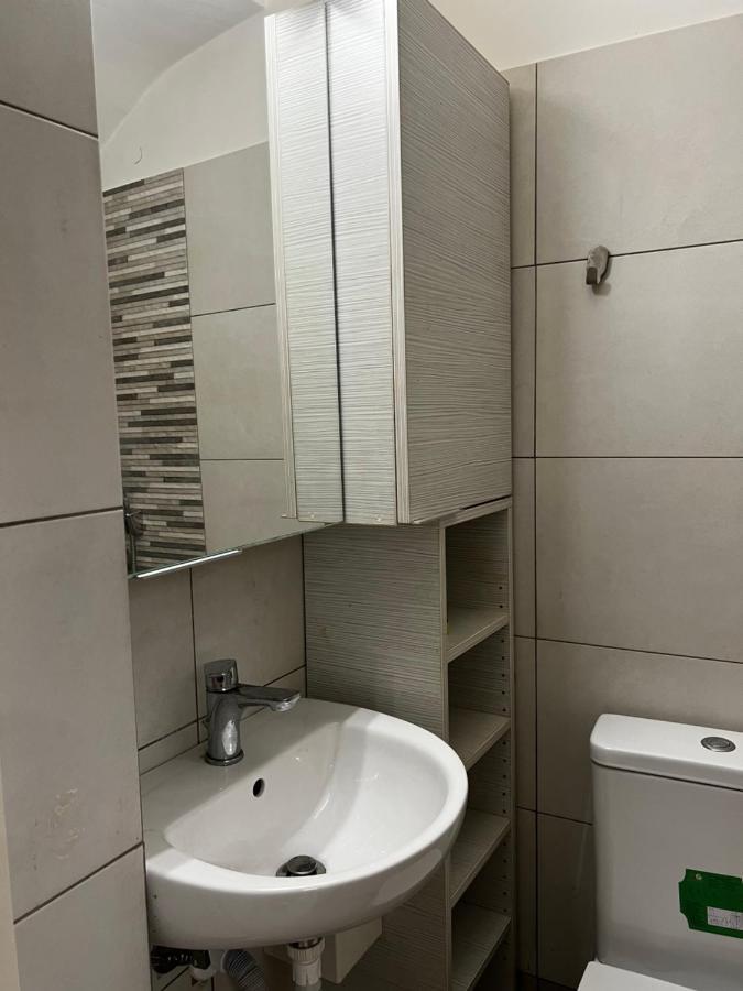 Budget Private Room In The Center เอเธนส์ ภายนอก รูปภาพ
